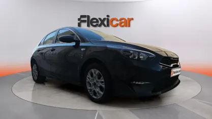 Usado Kia Ceed 136 CV (100 kW) 2023 Gris Utilitario