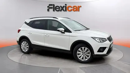 Usado Seat Arona Ecomotive 95 CV (69 kW) 2019 Amarillo SUV