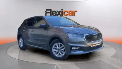 Käytetty Skoda Fabia Selection 80 HP (58 kW) 2025 Harmaa Viistoperä