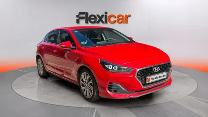 Begagnad Hyundai i30 120 HK (88 kW) 2019 Röd Sedan
