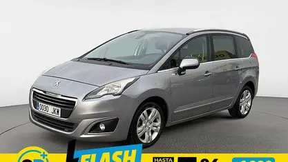 Usado Peugeot 5008 Style 120 CV (88 kW) 2015 Monovolumen