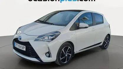 Usado Toyota Yaris Hybrid Advance 100 CV (73 kW) 2019 Blanco Utilitario