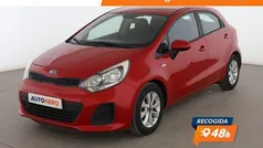 Rojo Usado 2017 Kia Rio Berlina | 8999 € (Precio justo)