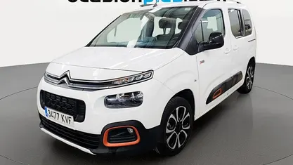 Käytetty Citroën Berlingo XTR 102 HP (75 kW) 2019 Valkoinen Tila-auto