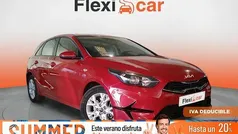 Granate Usado 2023 Kia Ceed Berlina | 16.490 € (Buen precio)