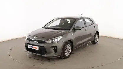 Usado Kia Rio 85 CV (62 kW) 2019 Verde Berlina