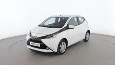 Blanco Usado 2016 Toyota Aygo X-play Utilitario | 9799 € (Precio justo)