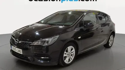 Usado Opel Astra Edition 105 CV (77 kW) 2021 Negro Utilitario
