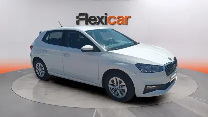 Usado Skoda Fabia Ambition 95 CV (69 kW) 2023 Blanco Utilitario