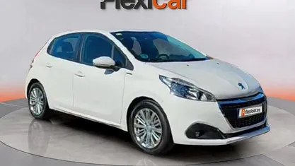 Usado Peugeot 208 Signature Sky 83 CV (61 kW) 2018 Utilitario