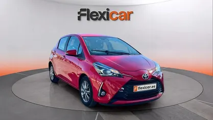 Usado Toyota Yaris Active 69 CV (50 kW) 2018 Rojo Utilitario