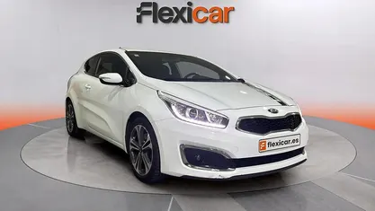 Usado Kia Ceed Plus 101 CV (74 kW) 2017 Blanco Utilitario