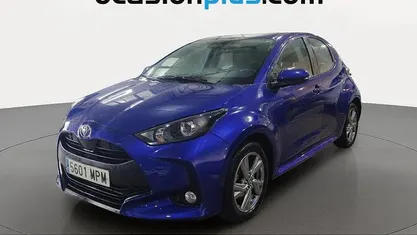 Usado Toyota Yaris Hybrid Active 116 CV (85 kW) 2024 Azul Utilitario
