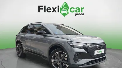 Usado Audi Q4 e-tron Premium 150 kW (204 CV) 2021 Gris SUV