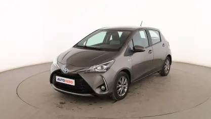 Usado Toyota Yaris Active 101 CV (74 kW) 2018 Gris Utilitario