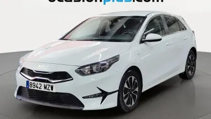 Usado Kia Ceed 101 CV (74 kW) 2025 Blanco Utilitario