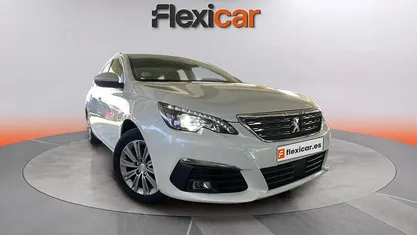 Usado Peugeot 308 SW Allure 130 CV (95 kW) 2021 Blanco Familiar