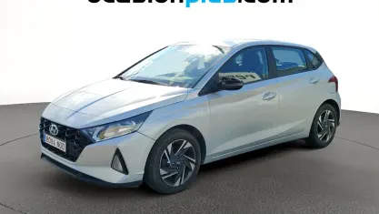Usado Hyundai i20 101 CV (74 kW) 2022 Plateado Utilitario