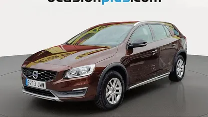 Marrón Usado 2016 Volvo V60 CC Kinetic Familiar | 12.686 € (Precio justo)