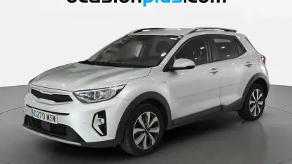 Usado Kia Stonic 100 CV (73 kW) 2024 Gris plata SUV
