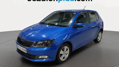 Usado Skoda Fabia 90 CV (66 kW) 2017 Azul Utilitario