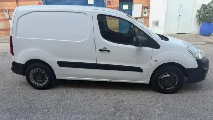 Usado Citroën Berlingo 75 CV (55 kW) 2018 Blanco Monovolumen