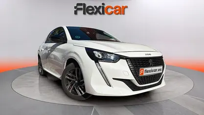 Używany Peugeot 208 Active 102 KM (75 kW) 2023 Biały Hatchback