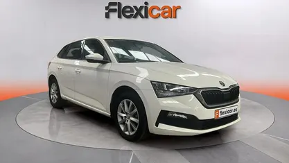 Usado Skoda Scala Ambition 110 CV (80 kW) 2021 Blanco Utilitario