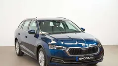 Azul Usado 2025 Skoda Octavia Ambition Utilitario | 30.500 € (Un poco caro)