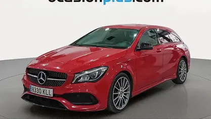 Usado Mercedes CLA220 Shooting Brake AMG 177 CV (130 kW) 2018 Rojo Familiar
