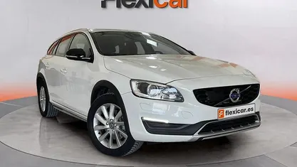Usado Volvo V60 Momentum 150 CV (110 kW) 2017 Blanco Familiar