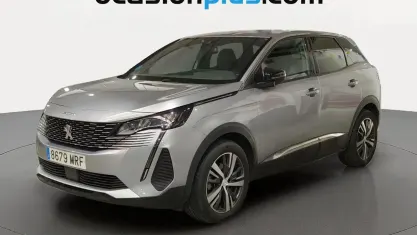 Usado Peugeot 3008 Allure 136 CV (100 kW) 2024 Gris SUV