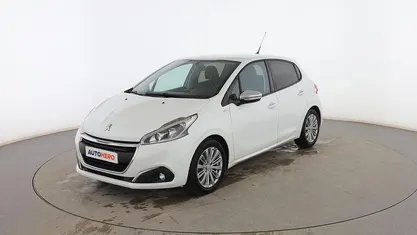 Blanco Usado 2017 Peugeot 208 Style Utilitario | 7199 € (Precio justo)