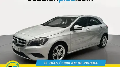 Usado Mercedes A180 Urban 109 CV (80 kW) 2015 Gris plata Utilitario