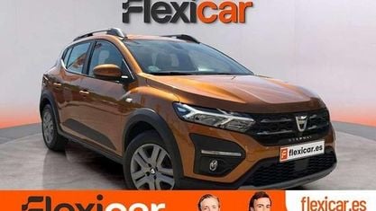 Usado Dacia Sandero Comfort 91 CV (66 kW) 2021 Naranja Utilitario