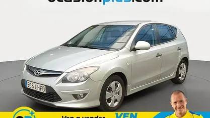 Käytetty Hyundai i30 Classic 90 HP (66 kW) 2011 Hopea Viistoperä