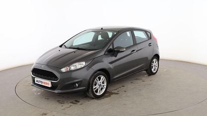 Usado Ford Fiesta Trend 82 HP (60 kW) 2016 Cinzento Sedan