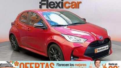 Usado Toyota Yaris Hybrid Style 116 CV (85 kW) 2022 Rojo Utilitario