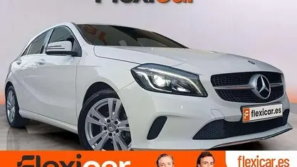 Usado Mercedes A180 Style 109 CV (80 kW) 2015 Blanco Utilitario