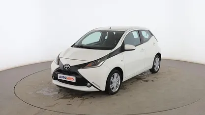Usado Toyota Aygo X-play 70 CV (51 kW) 2016 Blanco Utilitario
