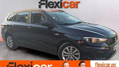 Usado Fiat Tipo Easy 120 CV (88 kW) 2018 Negro Familiar