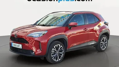 Usado Toyota Yaris Cross 116 CV (85 kW) 2024 Rojo SUV