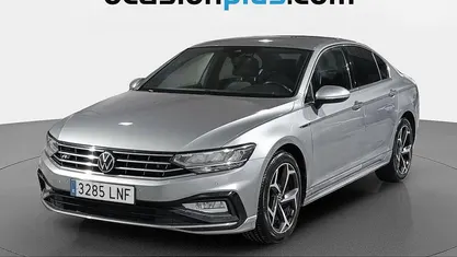Gris plata Usado 2021 VW Passat R-line Berlina | 17.173 € (Buen precio)