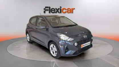 Usado Hyundai i10 67 CV (49 kW) 2023 Gris Utilitario