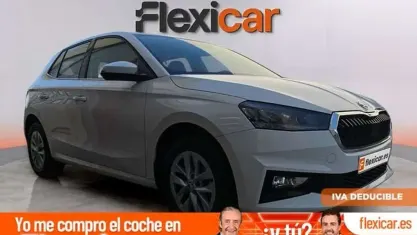 Usado Skoda Fabia Selection 95 CV (69 kW) 2023 Blanco Utilitario