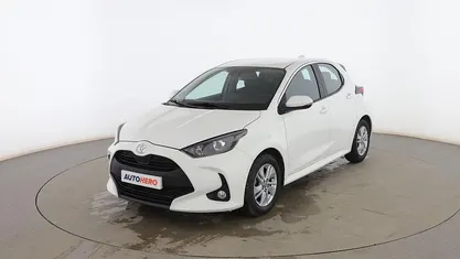 Blanco Usado 2023 Toyota Yaris Edition Utilitario | 18.199 € (Precio justo)