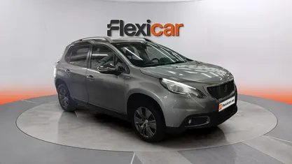 Usado Peugeot 2008 Style 131 CV (96 kW) 2018 Gris SUV