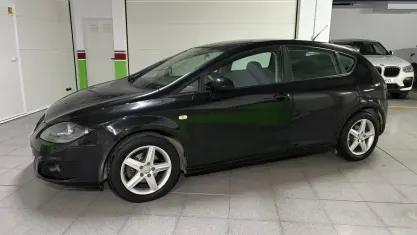 Usado Seat Leon Reference 90 CV (66 kW) 2012 Negro
