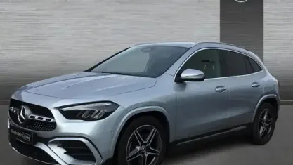 Usado Mercedes GLA200 150 CV (110 kW) 2025 Gris / plateado SUV
