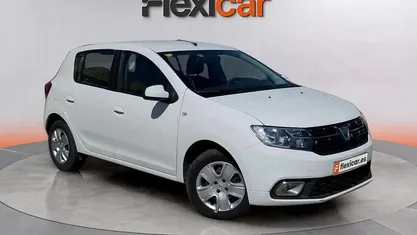 Usado Dacia Sandero Comfort 95 CV (69 kW) 2020 Blanco Utilitario